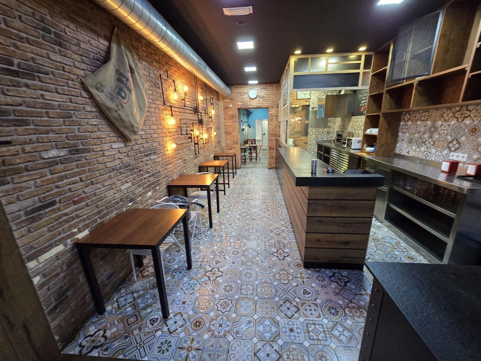 Local commercial dans Barcelone, Barcelona à louer Photo de l’immeuble– Image 1 sur 2