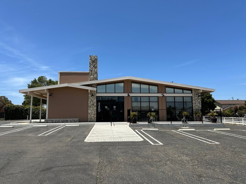 525 S Broadway, Santa Maria, CA à vendre - Photo de l’immeuble – Image 2 sur 10