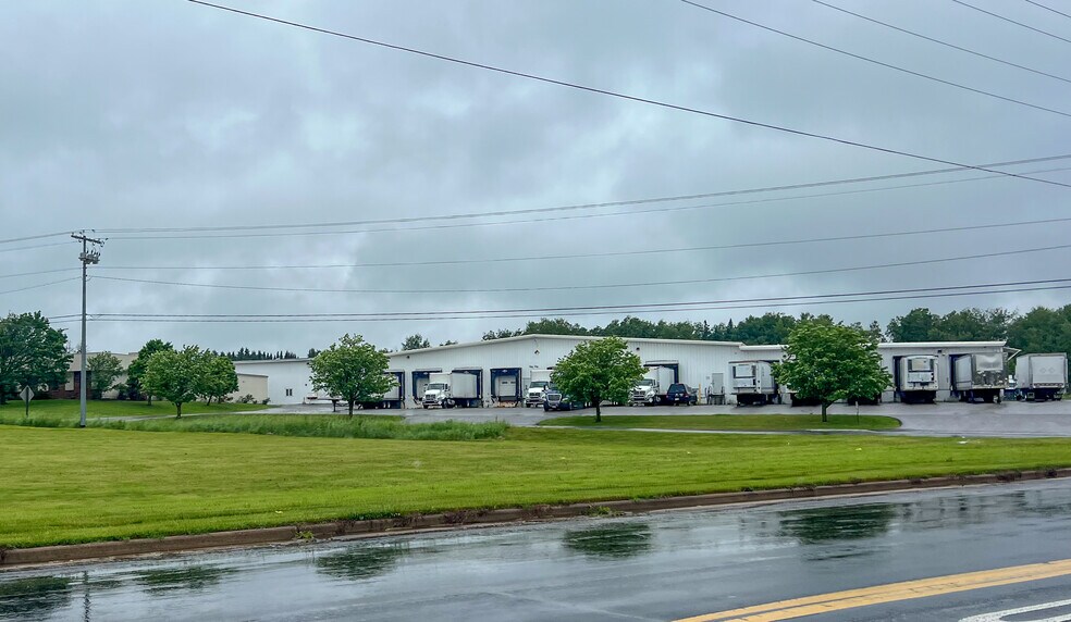 1906 N Peach Ave, Marshfield, WI à louer - Photo de l’immeuble – Image 2 sur 15