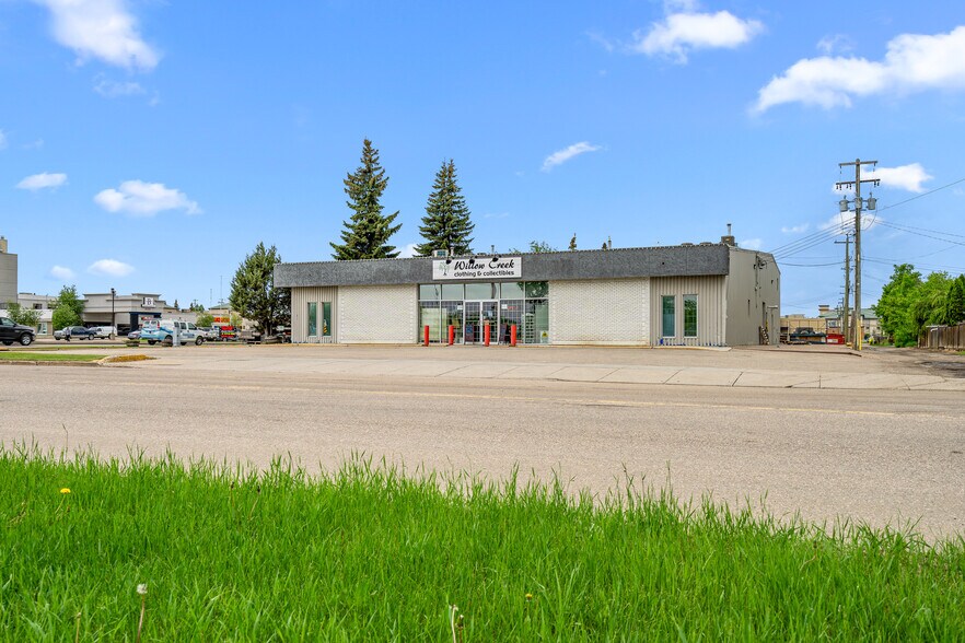 5402 44 St, Lloydminster, AB à vendre - Photo de l’immeuble – Image 2 sur 57