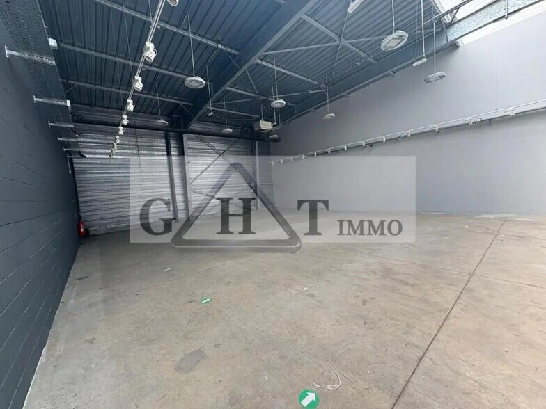 Industriel/Logistique dans Vaux-le-Pénil à vendre - Photo intérieure – Image 2 sur 8