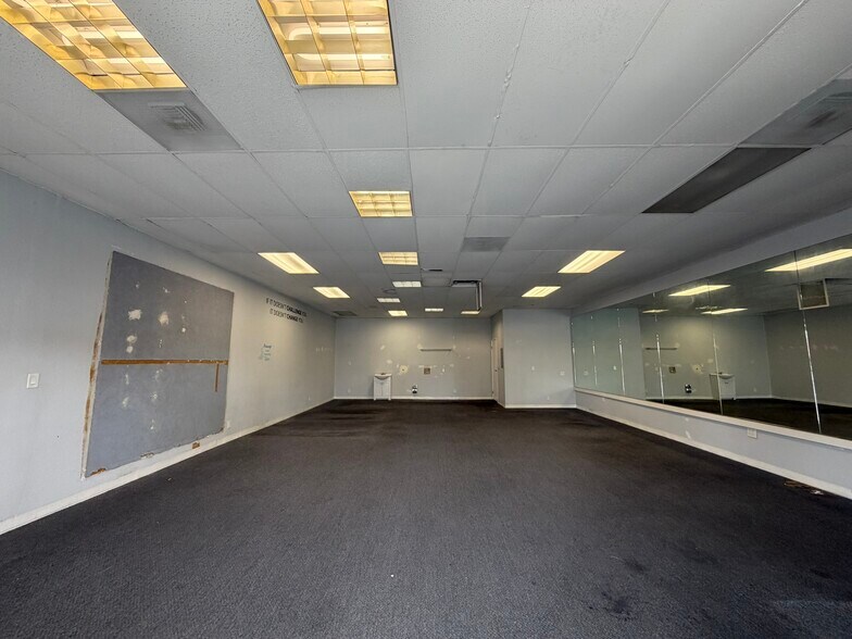 8851 Garden Grove Blvd, Garden Grove, CA à louer - Photo de l’immeuble – Image 3 sur 20