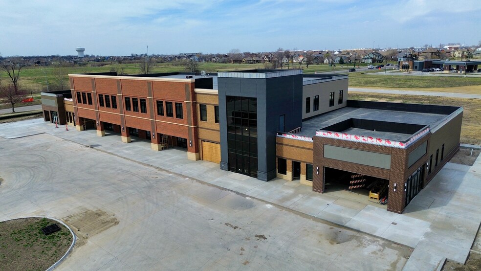 2295 SW State St, Ankeny, IA à louer - Photo de l’immeuble – Image 3 sur 8