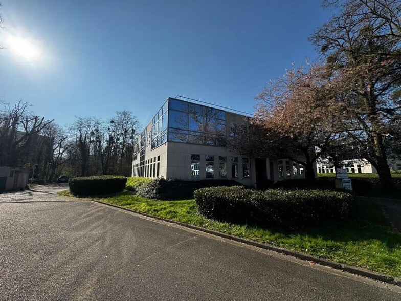 10 Rue Rosa Luxemburg, Éragny à louer - Photo de l’immeuble – Image 2 sur 6