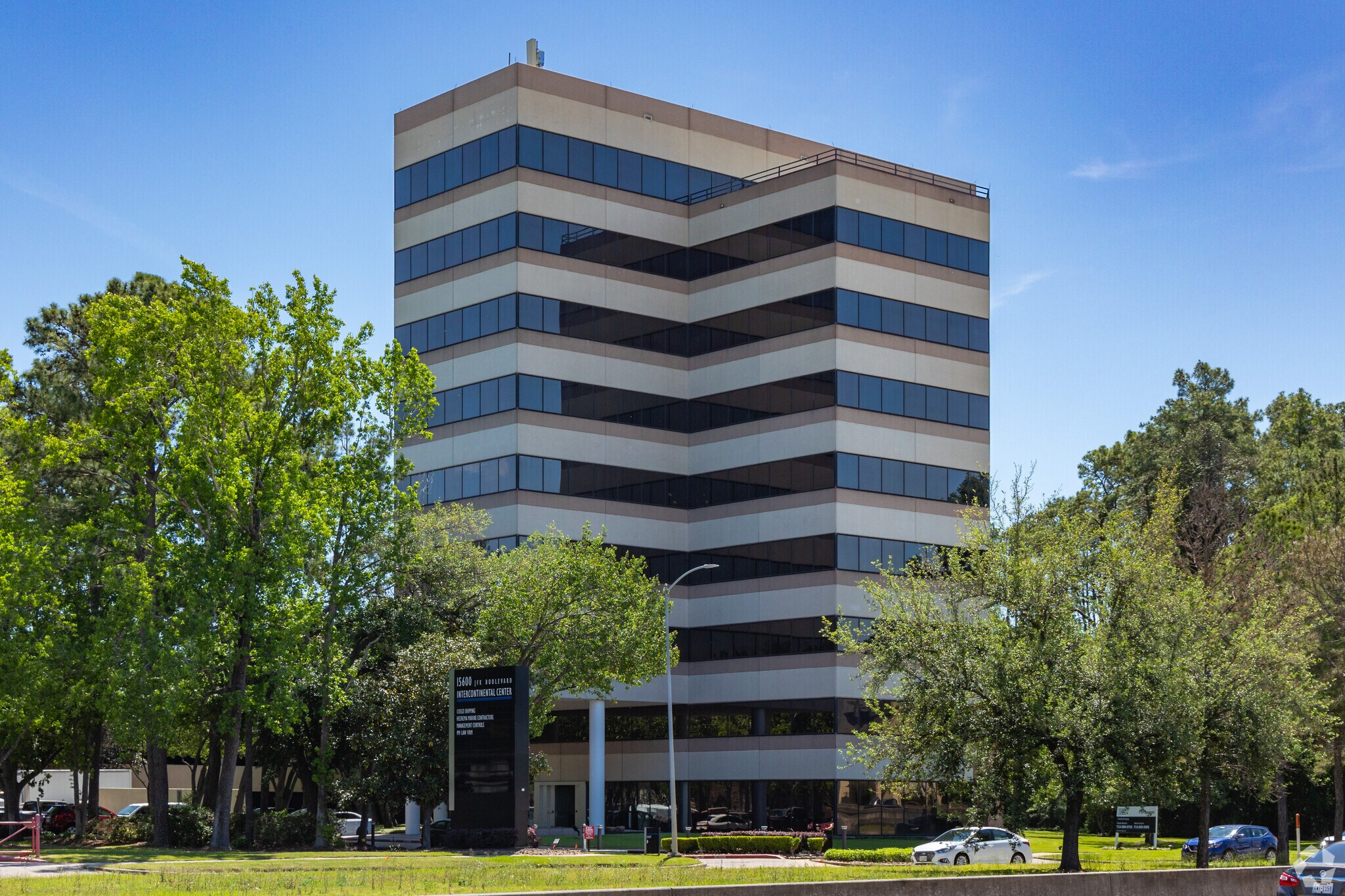 15600 John F Kennedy Blvd, Houston, TX à louer Photo principale– Image 1 sur 12