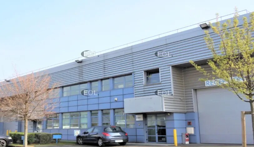 Local d’activités dans La Courneuve à louer - Photo de l’immeuble – Image 1 sur 4