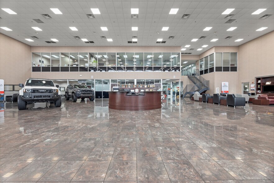 204 NE Loop 820, Hurst, TX à vendre - Photo de l’immeuble – Image 3 sur 9