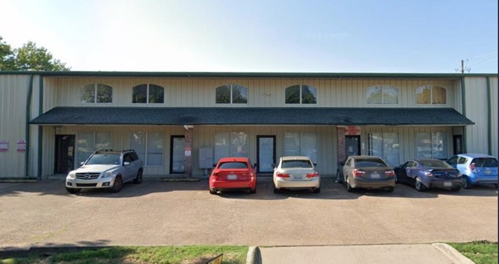 7700 Ronnie Dr, Dallas, TX à louer - Photo de l’immeuble – Image 1 sur 1