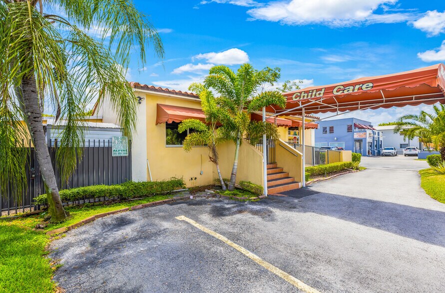 3521 E 4th Ave, Hialeah, FL à louer - Photo de l’immeuble – Image 3 sur 20