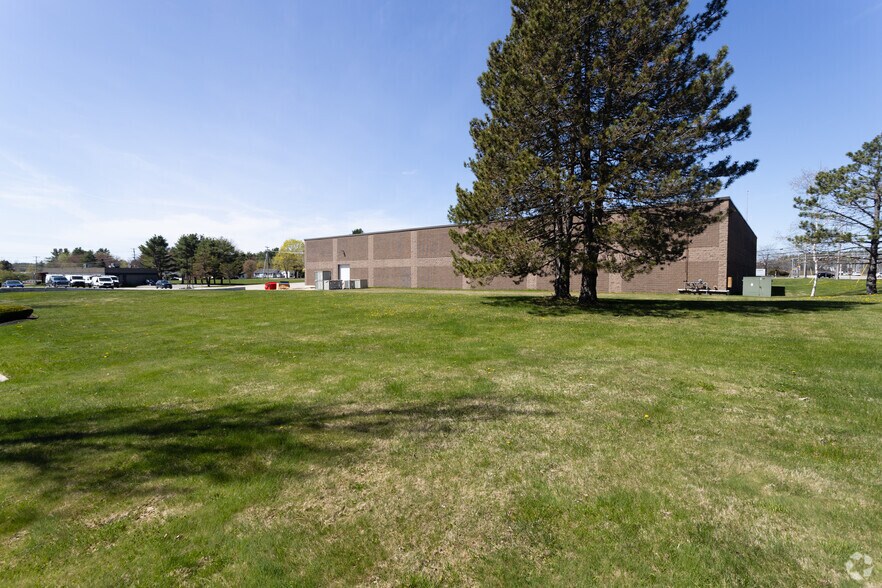 860 Spring St, Westbrook, ME à louer - Photo principale – Image 1 sur 1