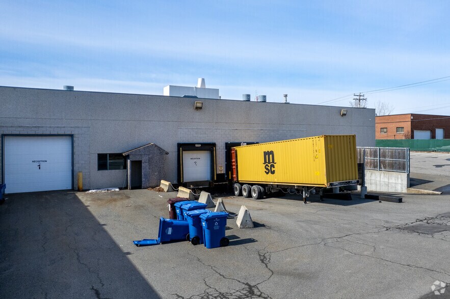 330 Av Avro, Pointe-claire, QC à louer - Photo de l’immeuble – Image 3 sur 5