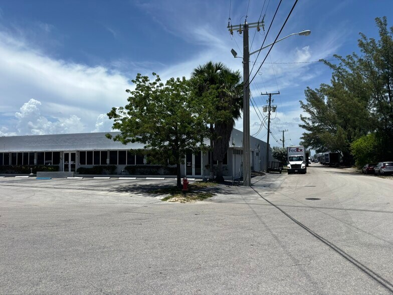 111 SW 33rd St, Fort Lauderdale, FL à louer - Photo de l’immeuble – Image 2 sur 10