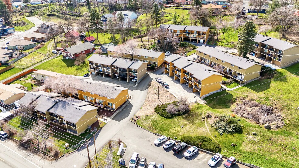2408 W 10th St, The Dalles, OR à vendre - Photo principale – Image 1 sur 15