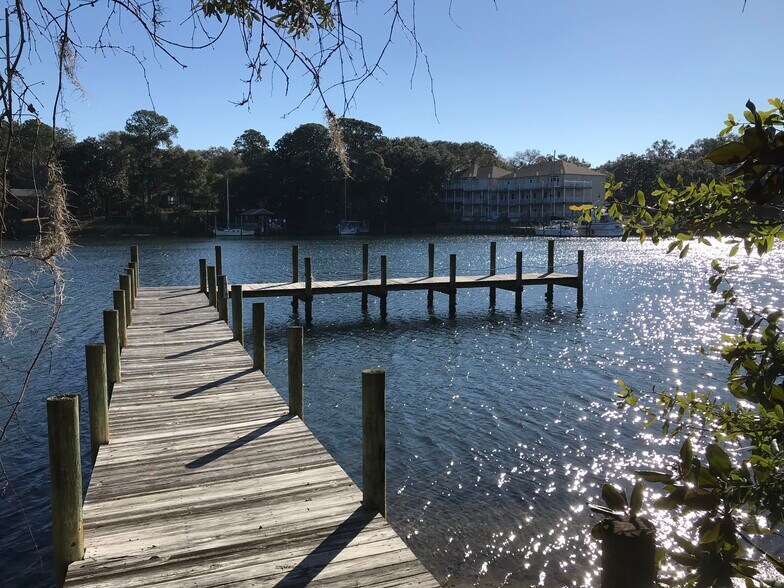 220 Mckenzie Ave, Panama City, FL à louer - Photo de l’immeuble – Image 2 sur 100
