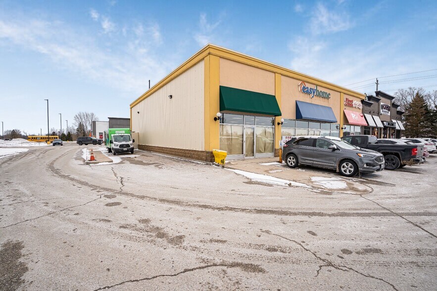 1074 10th St, Hanover, ON à louer - Photo de l’immeuble – Image 2 sur 2