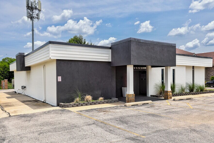 6500 N Meridian Ave, Oklahoma City, OK à vendre - Photo de l’immeuble – Image 2 sur 38