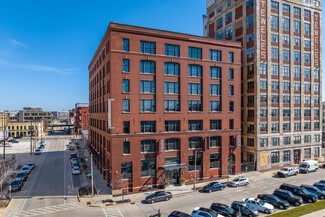 Plus de détails pour 247 W Freshwater Way, Milwaukee, WI - Bureau à louer