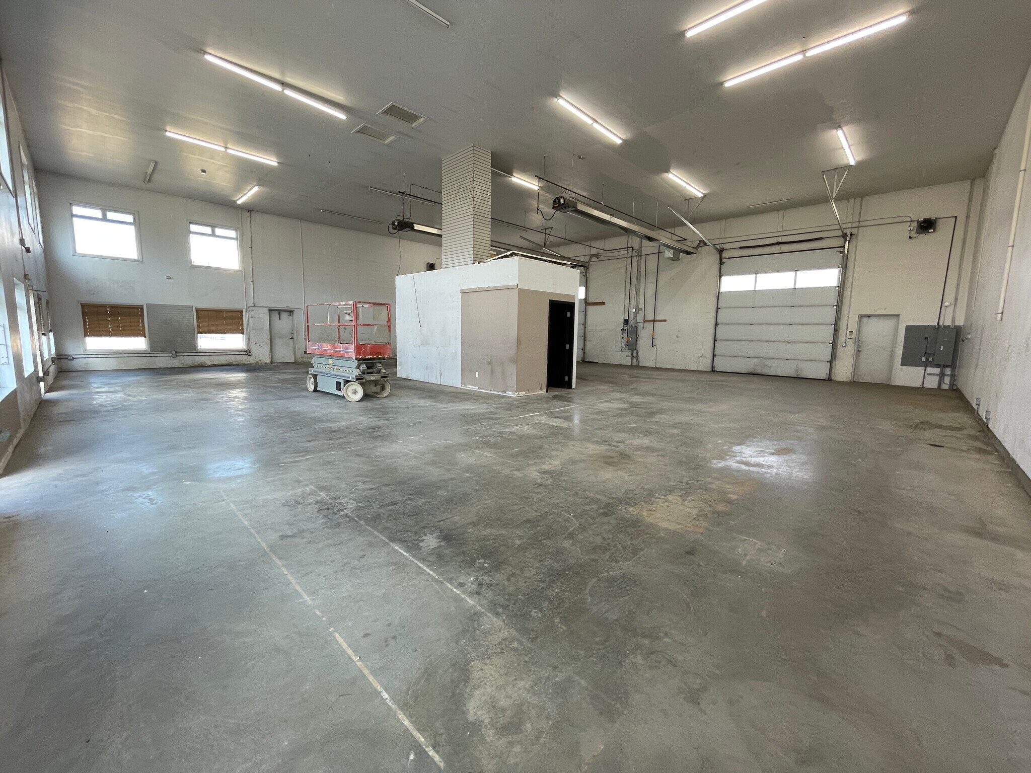 4731 61 St, Red Deer, AB à louer Photo de l’immeuble– Image 1 sur 9