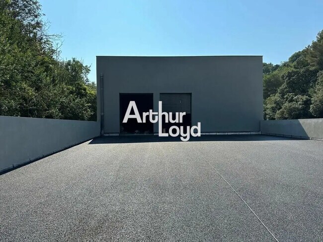 Plus de détails pour Local d’activités à vendre