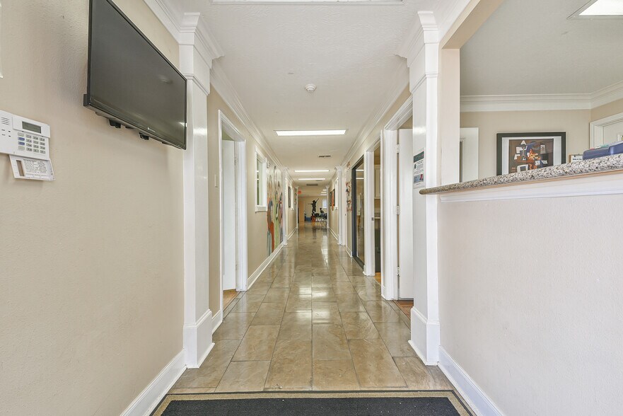 9608 Spencer Hwy, La Porte, TX à vendre - Photo intérieure – Image 3 sur 10