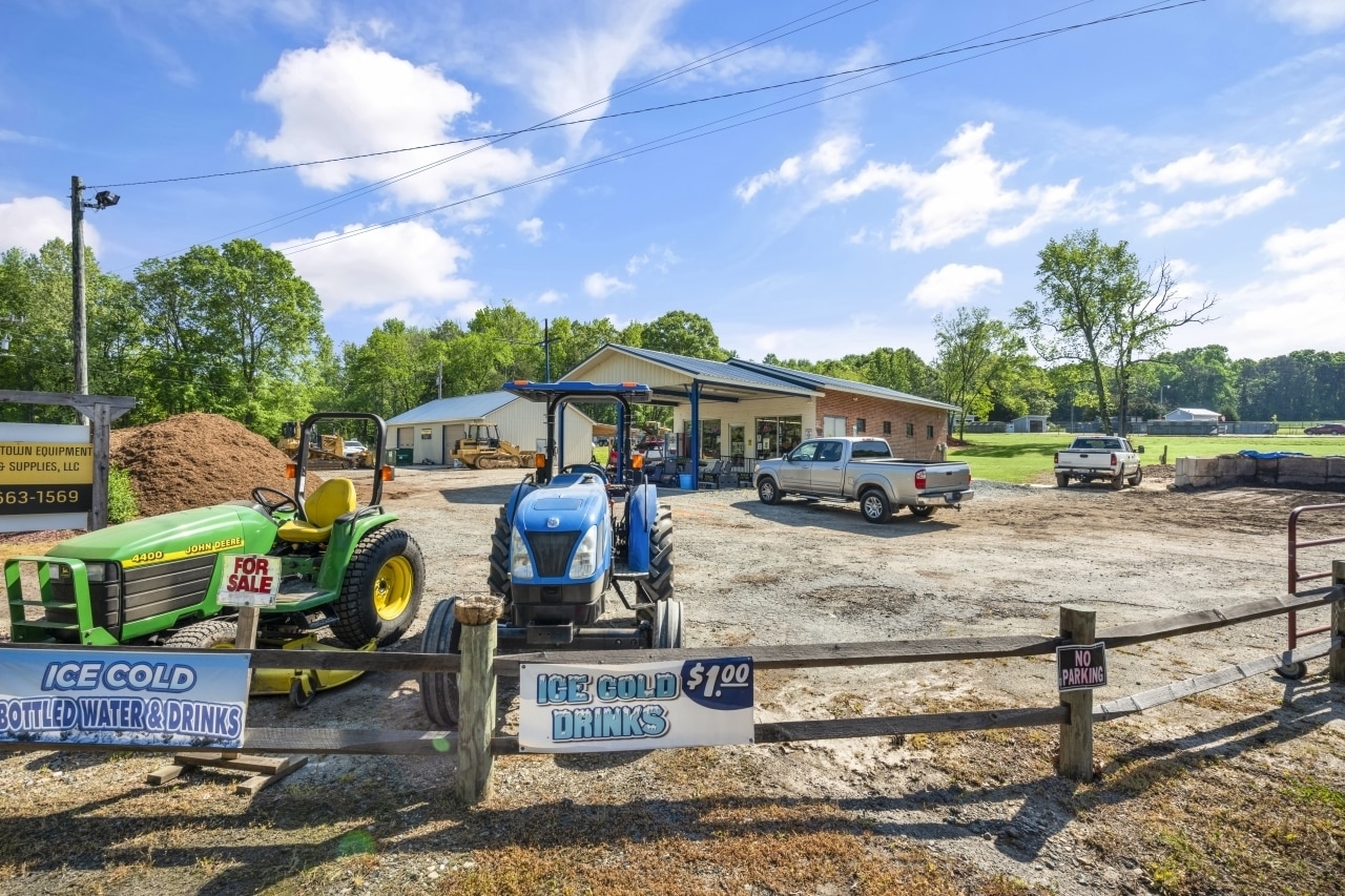 6788 Siler Cty Snow Cp Rd, Siler City, NC à louer Photo de l’immeuble– Image 1 sur 9