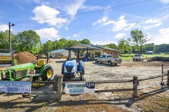 6788 Siler Cty Snow Cp Rd, Siler City, NC à louer Photo de l’immeuble– Image 1 sur 9