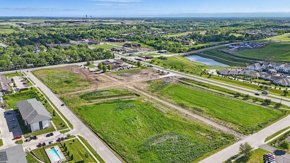 Sunset Drive, Norwalk, IA à vendre - Photo principale – Image 1 sur 9