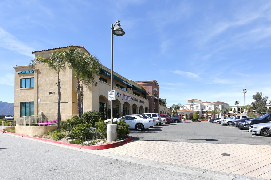 31577 Canyon Estates Dr, Lake Elsinore, CA à louer - Photo de l’immeuble – Image 3 sur 7