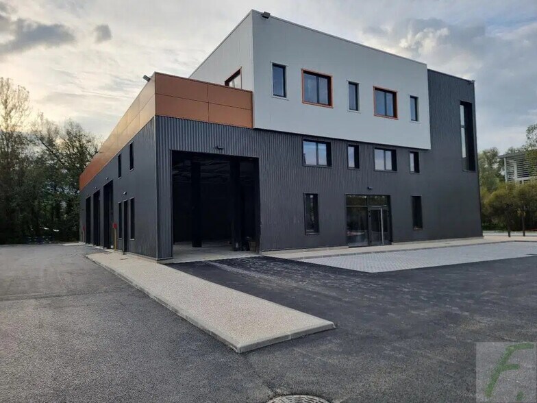 Industriel/Logistique dans Méry à louer - Photo de l’immeuble – Image 3 sur 12