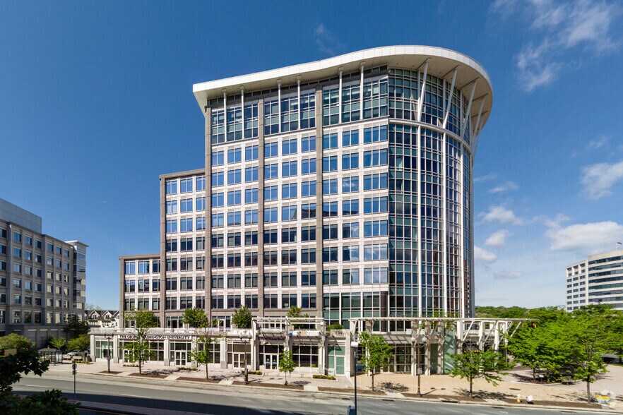 950 N Glebe Rd, Arlington, VA à louer - Photo principale – Image 1 sur 26