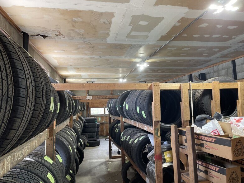 631 Gratiot Ave, Saginaw, MI à vendre - Photo intérieure – Image 2 sur 12