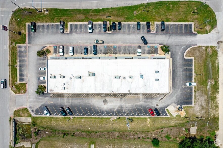 131 Business Park Dr, Kenedy, TX à louer - Photo de l’immeuble – Image 3 sur 11