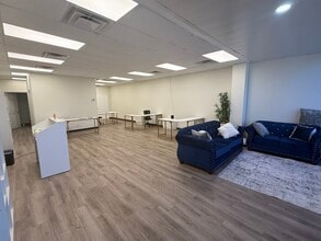 527 Barren Springs Dr, Houston, TX à louer Photo intérieure– Image 1 sur 5