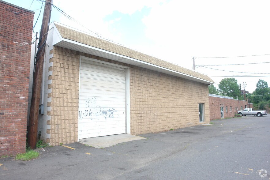 652 W 1st Ave, Roselle, NJ à vendre - Photo de l’immeuble – Image 2 sur 2
