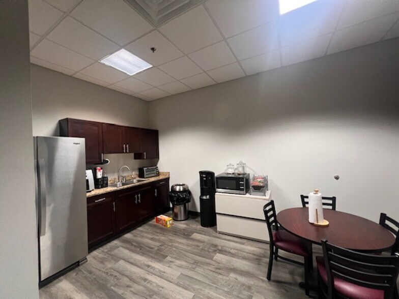 2125 Barrett Park Dr NW, Kennesaw, GA à louer - Photo de l’immeuble – Image 3 sur 9