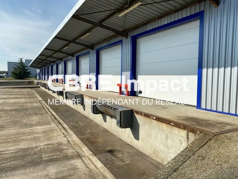 Local d’activités dans Couchey à louer - Photo de l’immeuble – Image 2 sur 11