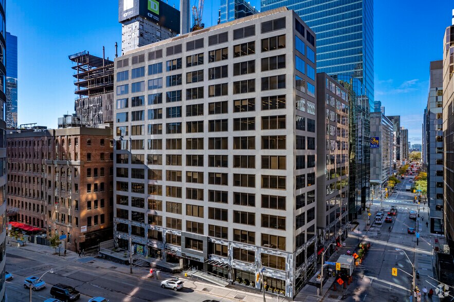 40 University Ave, Toronto, ON à louer - Photo de l’immeuble – Image 1 sur 4