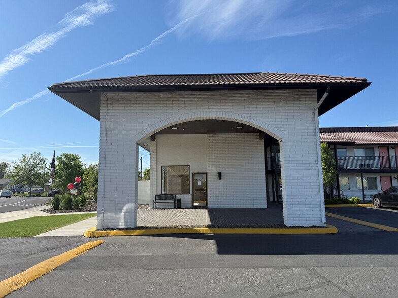615 Jadwin Ave, Richland, WA à louer - Photo de l’immeuble – Image 2 sur 23