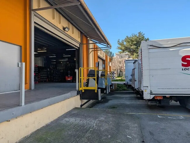 Plus de détails pour 5 Boulevard De La Mediterranee, Marseille - Industriel/Logistique à vendre