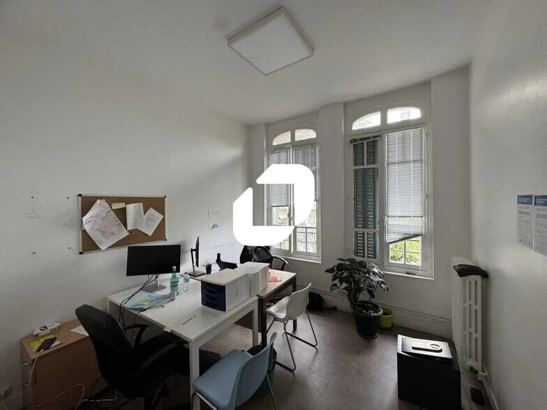 Bureau dans Malakoff à louer - Photo de l’immeuble – Image 1 sur 12