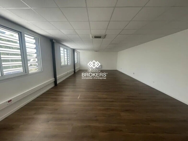 Industriel/Logistique dans Aix-en-Provence à louer - Photo de l’immeuble – Image 3 sur 8