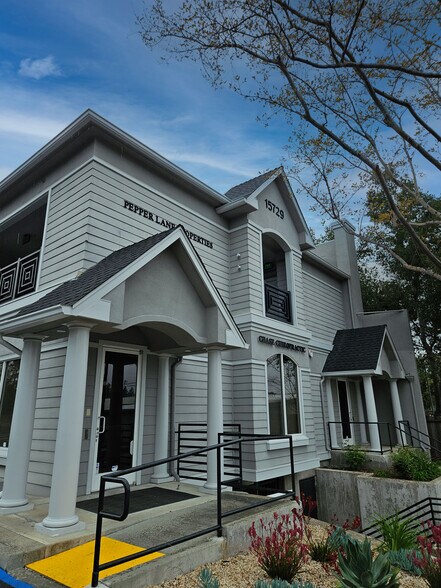 15729 Los Gatos Blvd, Los Gatos, CA à louer - Photo de l’immeuble – Image 2 sur 6