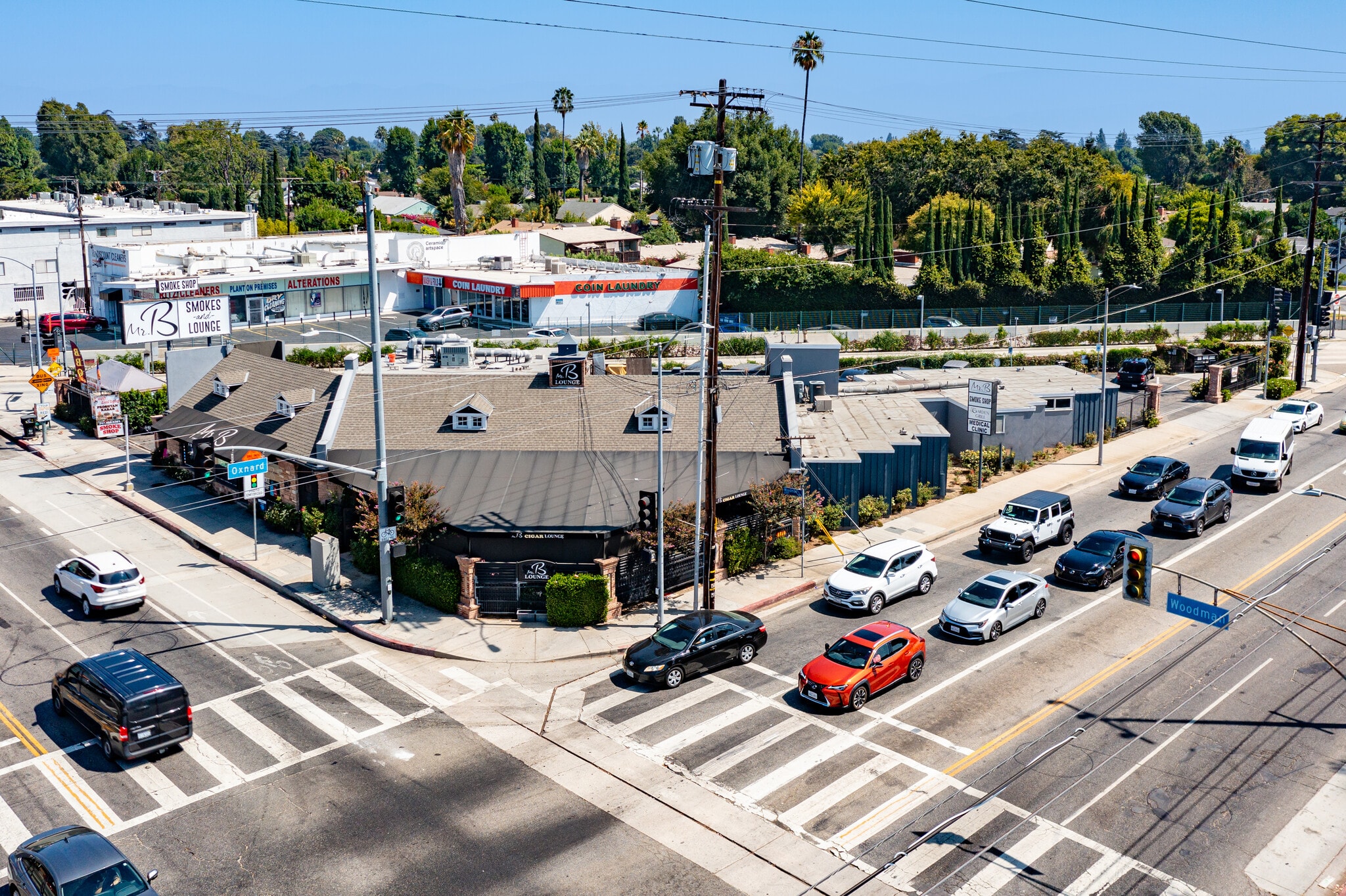 6000 Woodman Ave, Van Nuys, CA à louer Photo de l’immeuble– Image 1 sur 15
