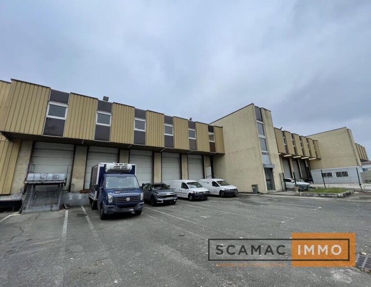 Local d'activités dans Orly à vendre - Photo de l’immeuble – Image 2 sur 5