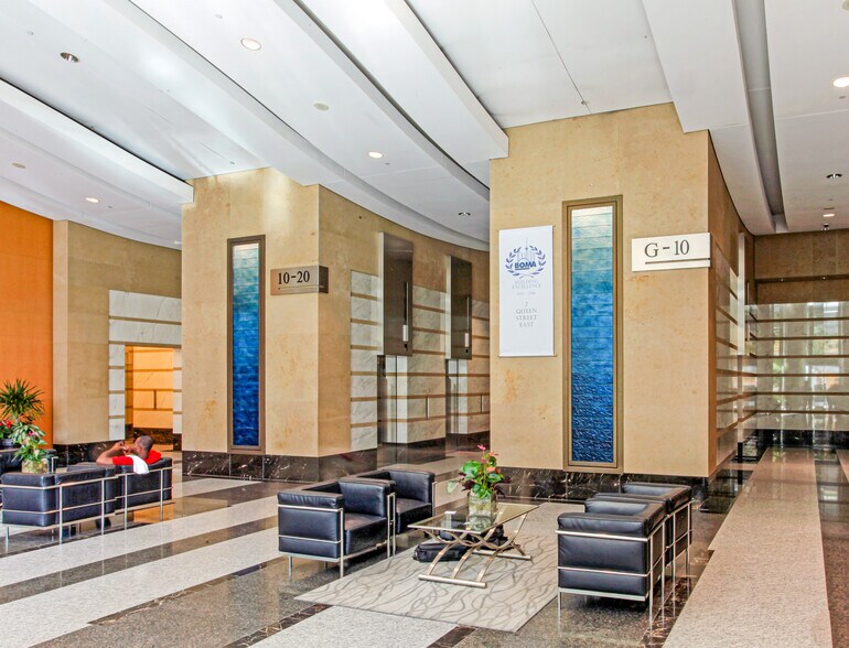 2 Queen St E, Toronto, ON à louer - Hall d’entrée – Image 3 sur 5