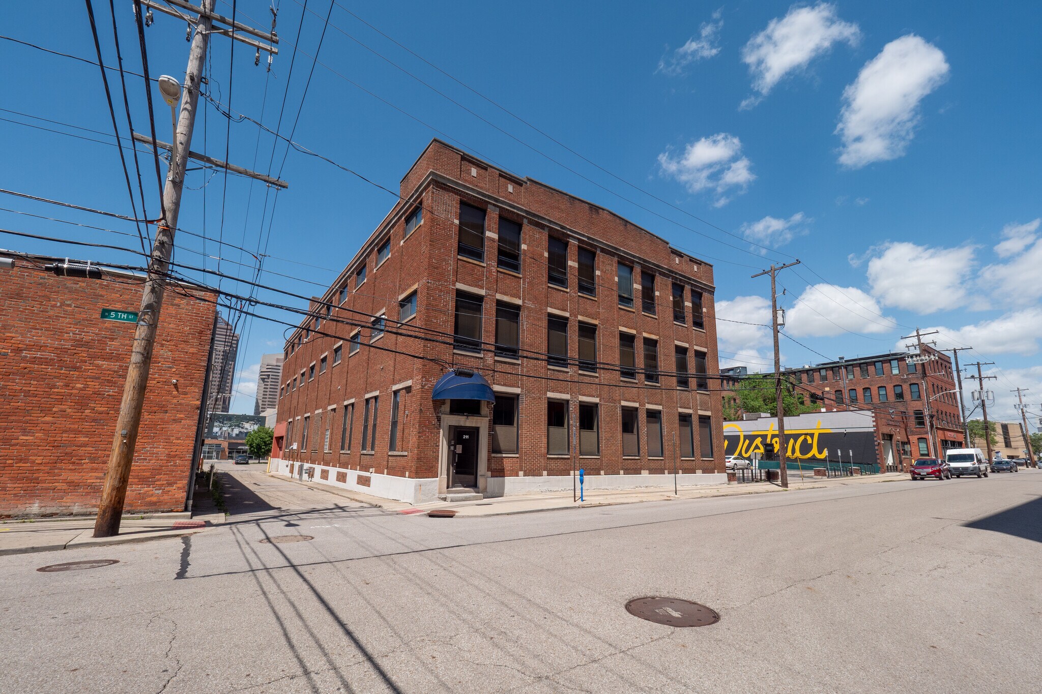 211 N 5th St, Columbus, OH à vendre Photo de l’immeuble– Image 1 sur 22