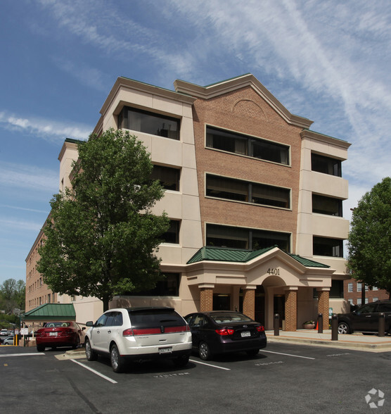 4401 East-West Hwy, Bethesda, MD à louer - Photo de l’immeuble – Image 1 sur 3