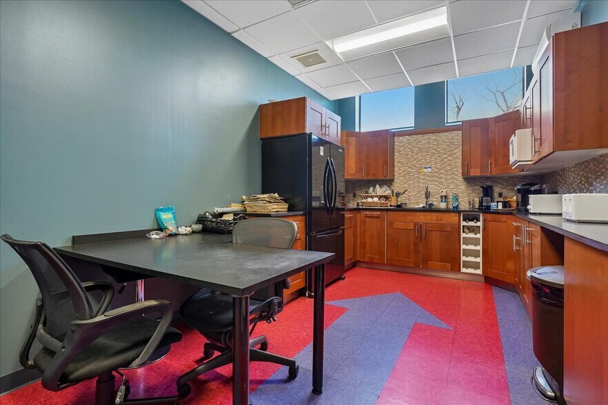 6476-6492 Sligo Mill Rd, Takoma Park, MD à louer - Photo de l’immeuble – Image 3 sur 17