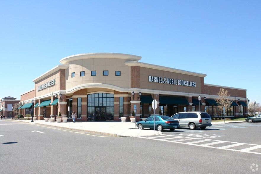 2100-2130 Rt 35, Holmdel, NJ à louer - Photo de l’immeuble – Image 3 sur 7
