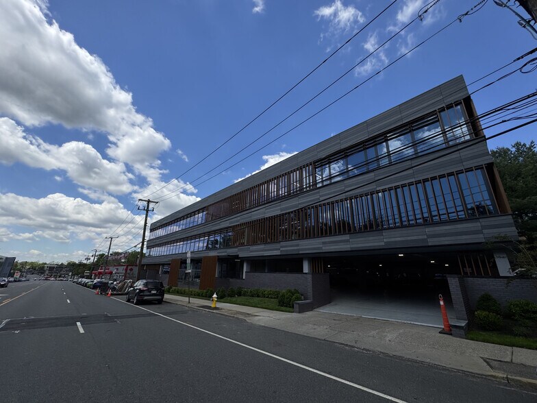 277 Northern Blvd, Great Neck, NY à louer - Photo de l’immeuble – Image 3 sur 5